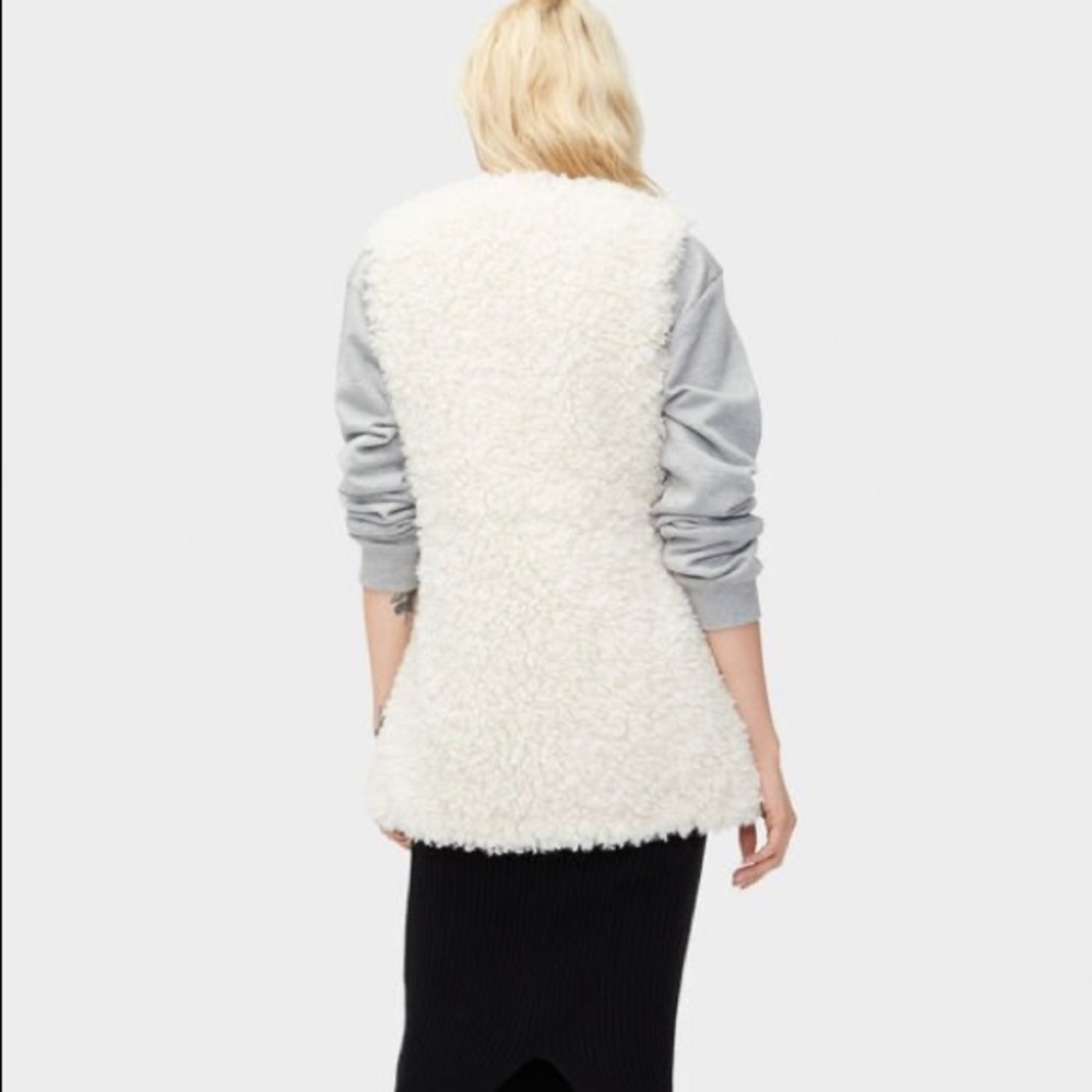 FIRM PRICE classic UGG FARRAH FAUX FUR VEST 12-14 - Picture 6 of 8